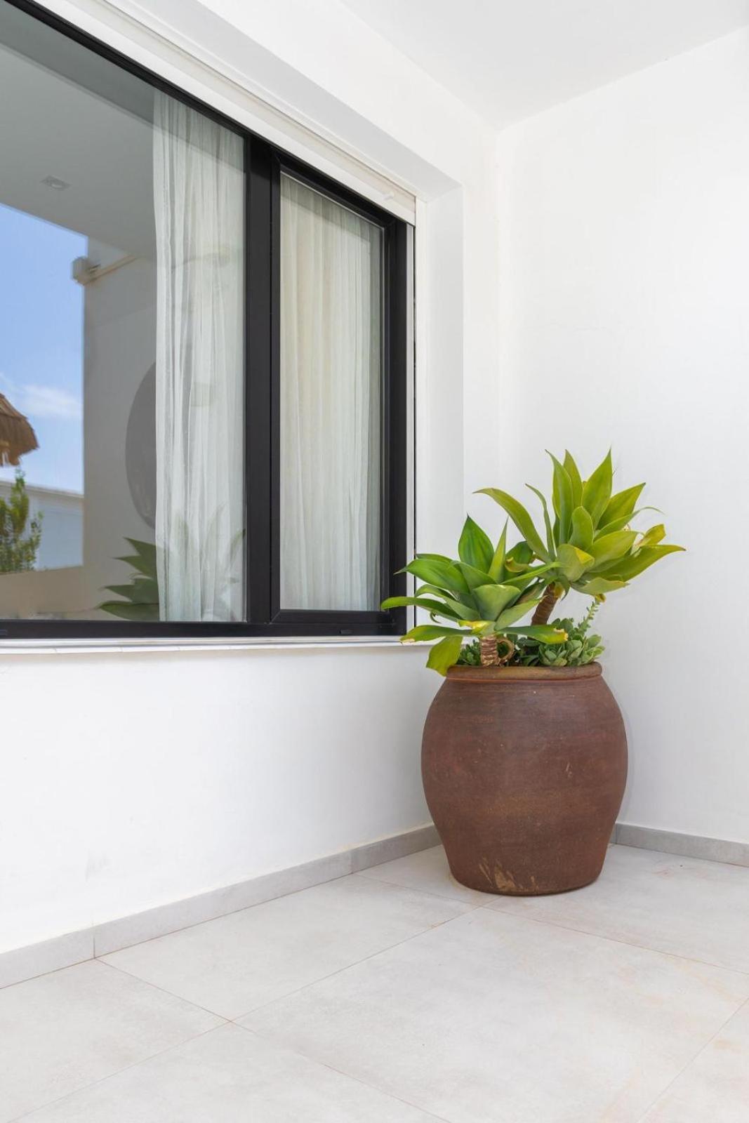 La Cala Beach Home - Beachfront Few Steps Away From Sandy Beach La Cala De Mijas Bagian luar foto